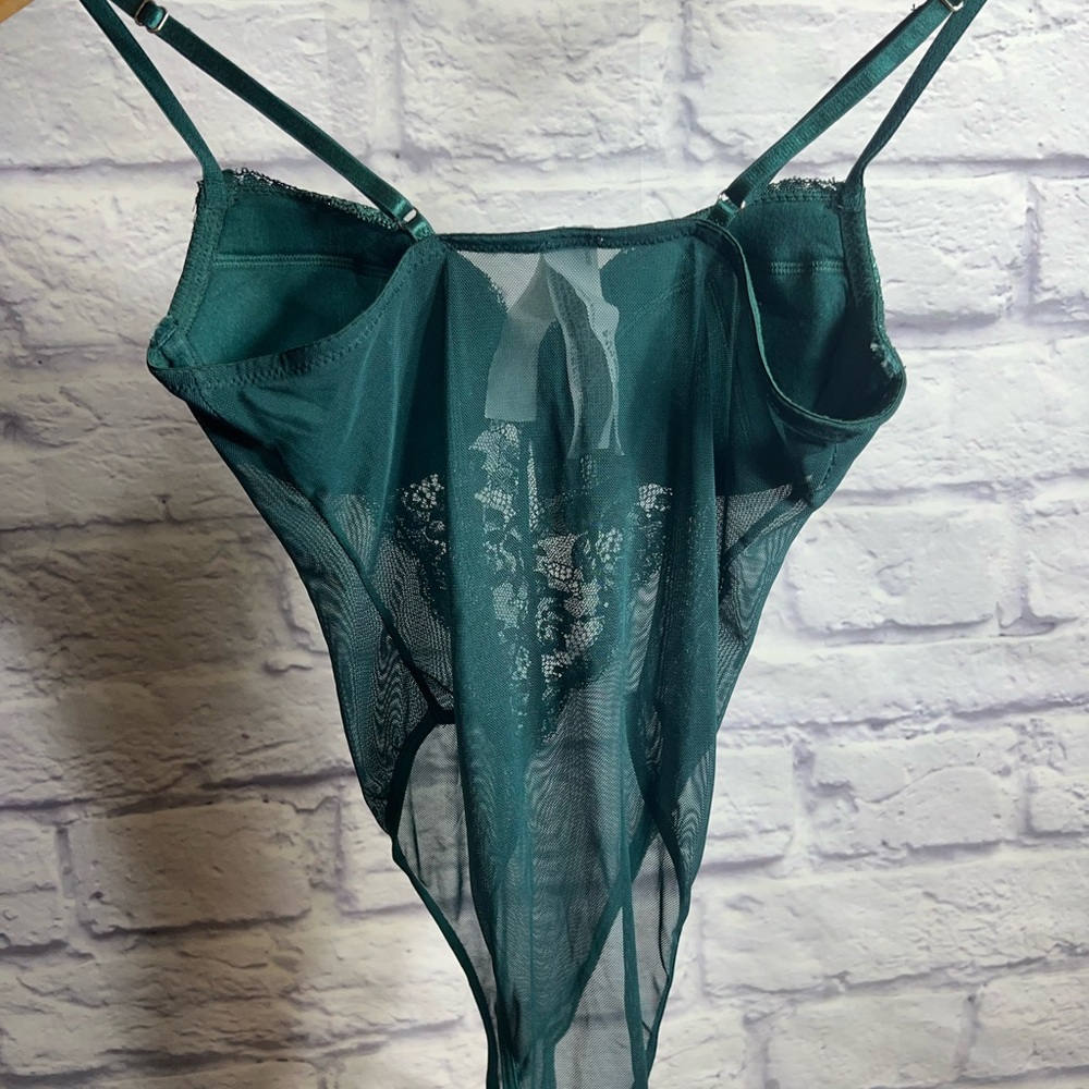 Lingerie - Picture 2 of 3